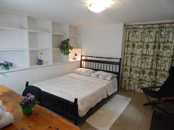 Casa São Conrado : photo 1 de la chambre chambre double standard avec salle de bains commune