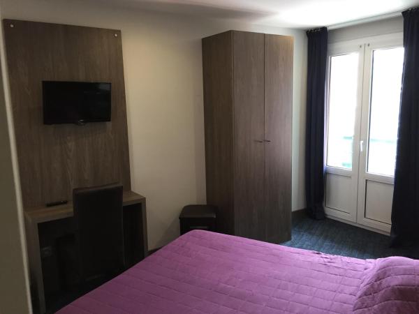 Hôtel Mont-Brison : photo 8 de la chambre chambre double avec douche