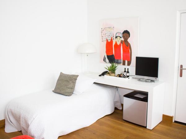 Galerie Hotel Dis : photo 4 de la chambre chambre double confort avec douche
