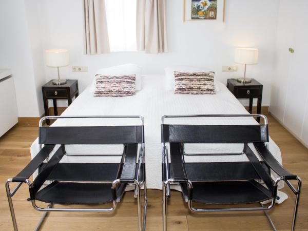 Galerie Hotel Dis : photo 2 de la chambre chambre confort avec baignoire et douche