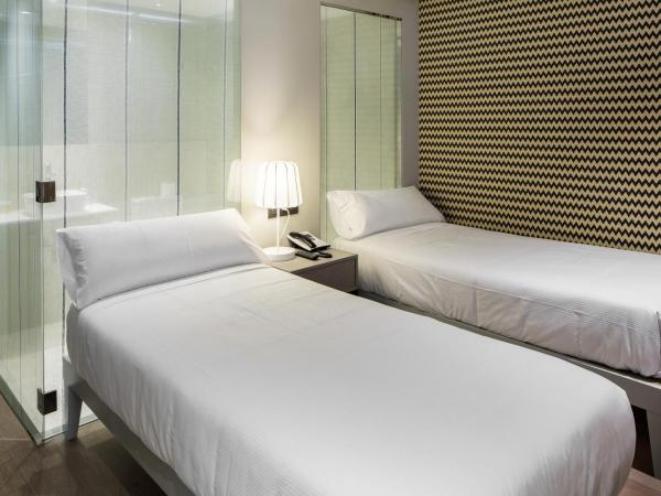 Hotel Atalaia : photo 3 de la chambre chambre double avec salle de bains privative