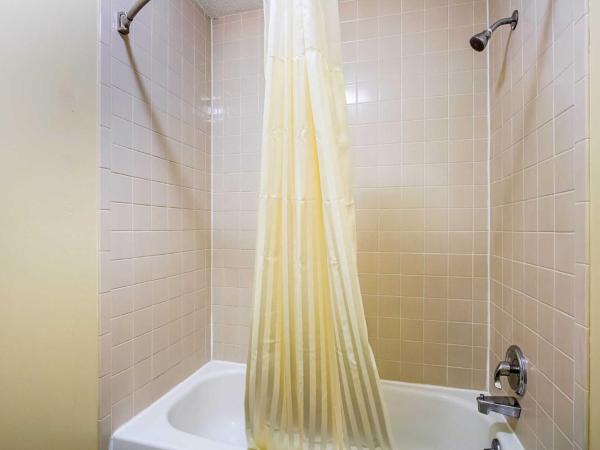 Econo Lodge : photo 7 de la chambre chambre double avec 2 lits doubles - non-fumeurs