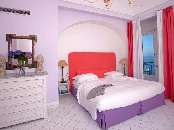 Bellevue Syrene : photo 2 de la chambre chambre double supérieure avec balcon - vue sur mer