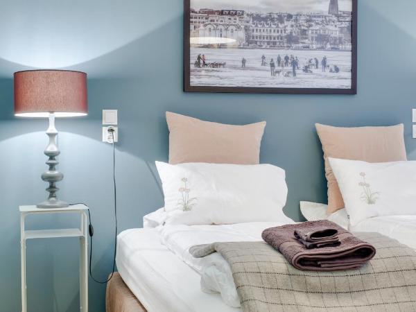 Freyja Guesthouse & Suites : photo 7 de la chambre chambre double ou lits jumeaux de luxe avec salle de bains commune