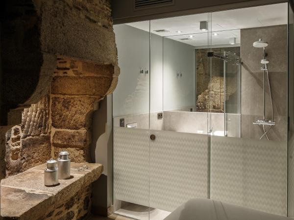 Hotel Atalaia : photo 4 de la chambre chambre double avec salle de bains privative