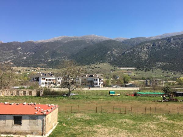 Villa Elena : photo 1 de la chambre chambre double - vue sur montagne
