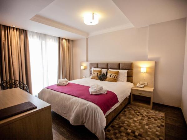 Filokalia Hotel : photo 2 de la chambre suite avec vue sur lac 