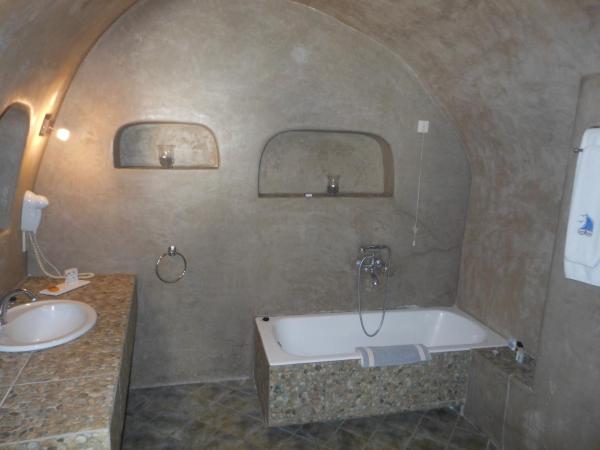 Nomikos Villas : photo 7 de la chambre appartement traditionnel près de la piscine