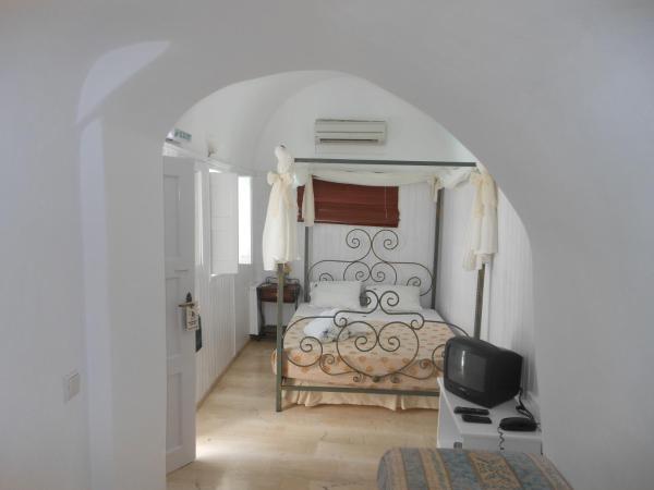 Nomikos Villas : photo 5 de la chambre studio au bord de la piscine