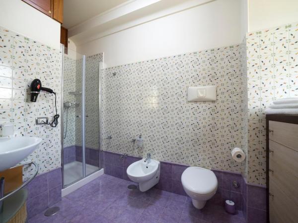 B&B 'O Sole Mio! : photo 5 de la chambre chambre double ou lits jumeaux deluxe - vue sur ville