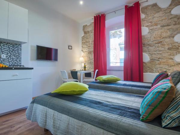 Top Center Rooms & Studio : photo 2 de la chambre studio (2 adultes) avec vue sur la ville