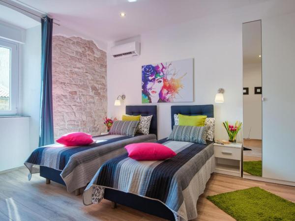 Top Center Rooms & Studio : photo 1 de la chambre studio triple standard