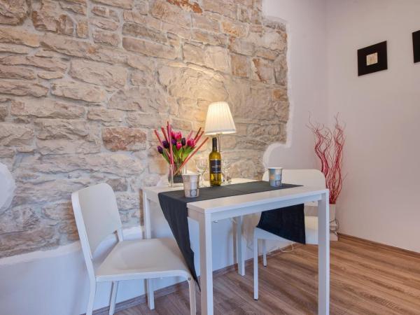 Top Center Rooms & Studio : photo 3 de la chambre studio triple standard