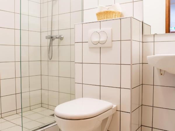 Guesthouse Sunna : photo 4 de la chambre chambre simple basique avec salle de bains commune