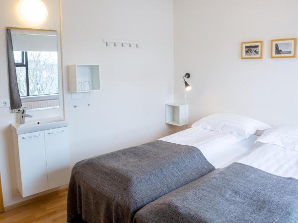 Guesthouse Sunna : photo 7 de la chambre chambre lits jumeaux basique avec salle de bains commune