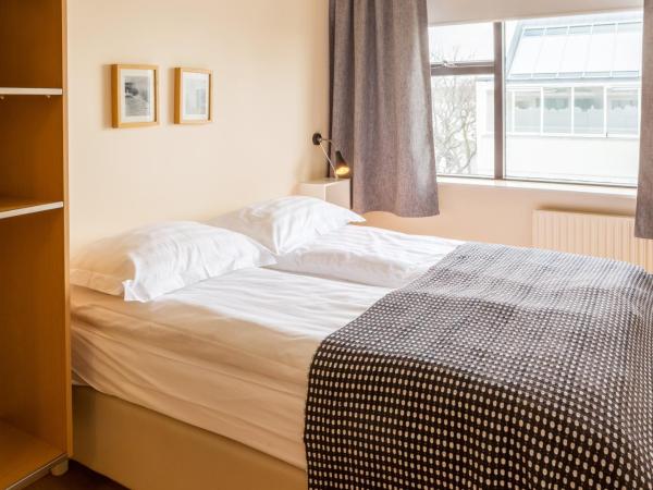 Guesthouse Sunna : photo 6 de la chambre chambre lits jumeaux basique avec salle de bains commune