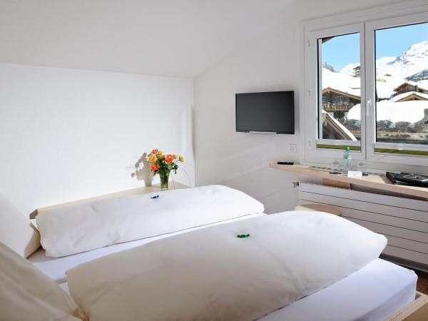 Park-Hotel Saas- Fee : photo 3 de la chambre chambre double moderne