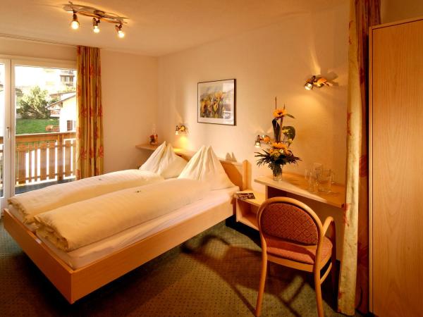 Park-Hotel Saas- Fee : photo 1 de la chambre chambre double cosy