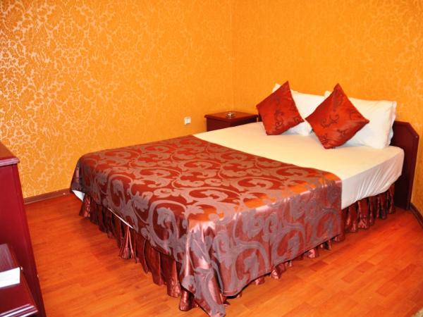 Ulasan Hotel Caravan Camping : photo 1 de la chambre chambre double - vue sur jardin