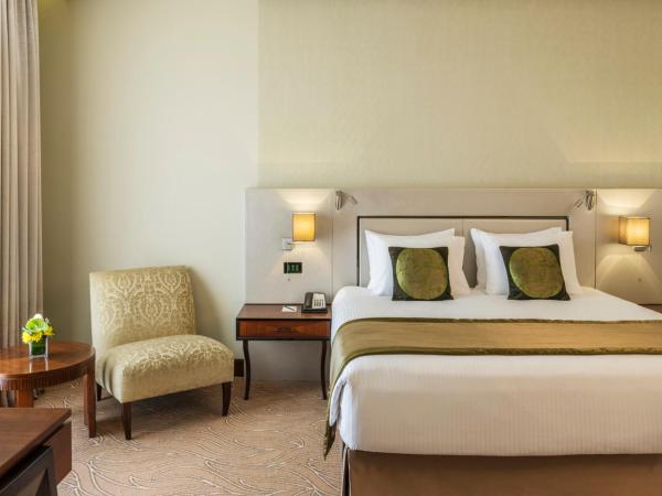 The Tower Plaza Hotel Dubai : photo 1 de la chambre chambre lit king-size supérieure sky
