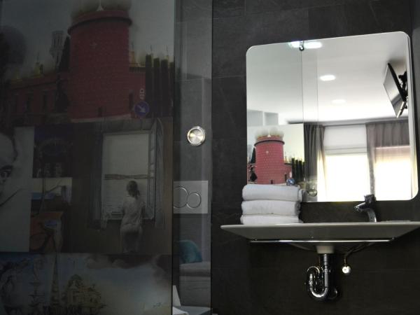 Bed&Breakfast 10 GIRONA : photo 5 de la chambre chambre simple avec salle de bains privative