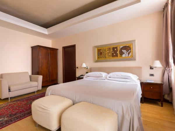 Hotel Liassidi Palace : photo 3 de la chambre chambre triple classique