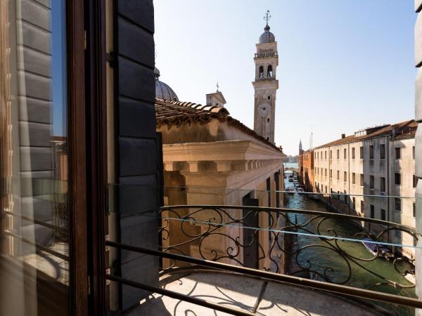 Hotel Liassidi Palace : photo 7 de la chambre suite exécutive - vue sur canal (4 adultes)