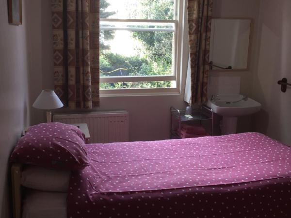 St. James's Guest House : photo 5 de la chambre chambre simple avec salle de bains commune
