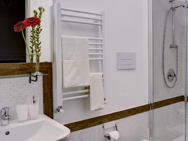 Demetra Rooms : photo 5 de la chambre chambre double avec salle de bains privative