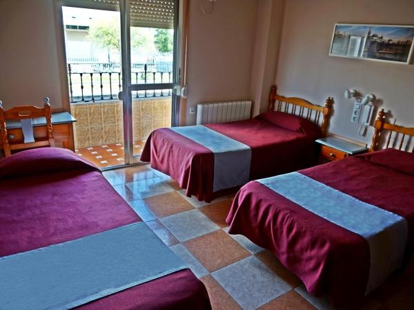 Hostal Alamare : photo 9 de la chambre chambre triple