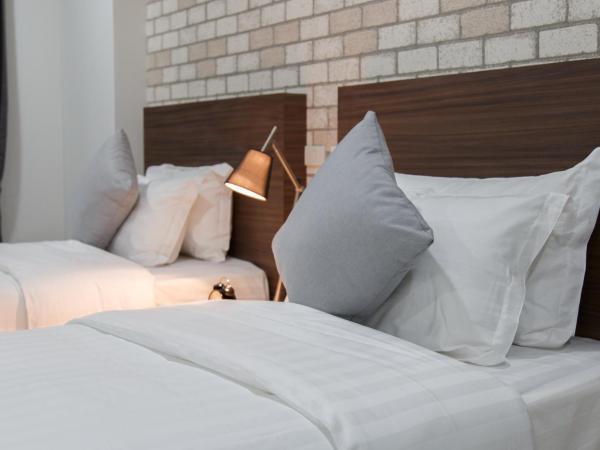 Q Space Residence : photo 4 de la chambre chambre quadruple avec balcon 