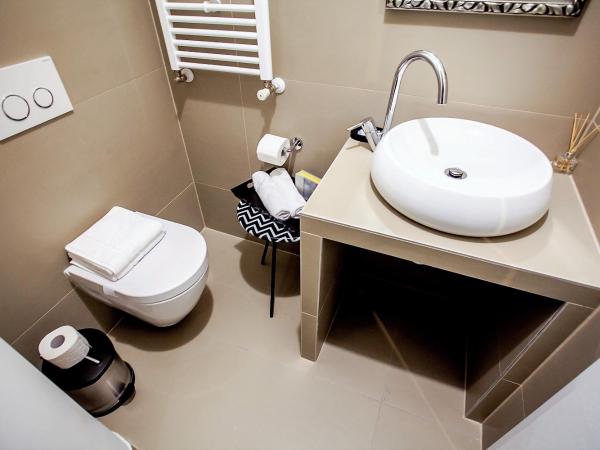 Regal Residence B&B : photo 2 de la chambre chambre double deluxe avec balcon