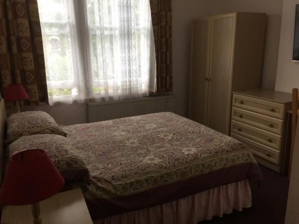 St. James's Guest House : photo 10 de la chambre chambre double avec salle de bains commune