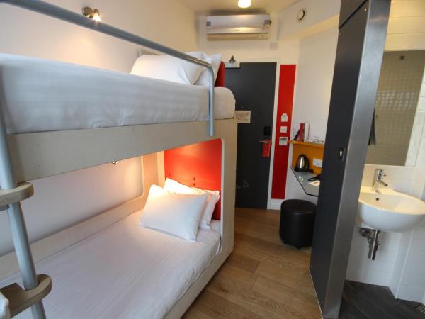 Sleeperz Hotel Cardiff : photo 5 de la chambre chambre lits jumeaux avec lits superposés