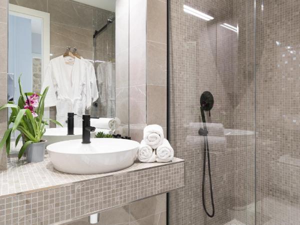 Guest House Forty-Four : photo 10 de la chambre chambre double avec balcon (2 adultes + 1 enfant)