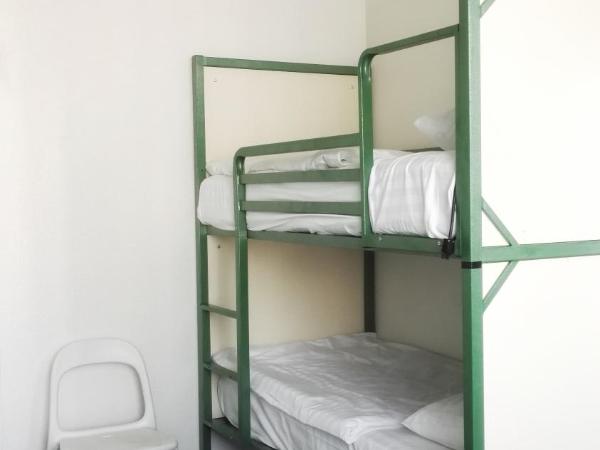 Rembrandt Square Hotel : photo 5 de la chambre chambre quadruple avec salle de bains commune