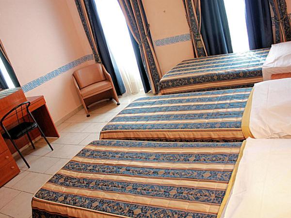 Hotel Alessander : photo 2 de la chambre chambre triple