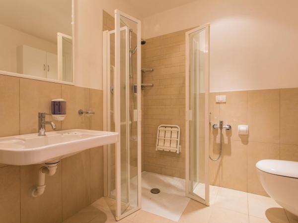 Wally Residence : photo 5 de la chambre appartement avec 2 salles de bains privatives
