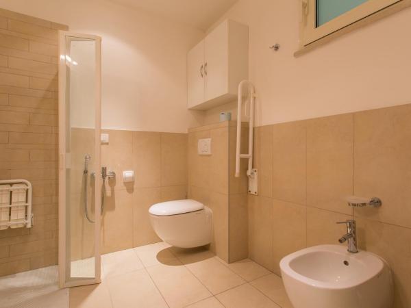 Wally Residence : photo 6 de la chambre appartement avec 2 salles de bains privatives