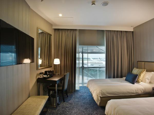 Ambassador Transit Hotel - Terminal 3 : photo 9 de la chambre chambre lits jumeaux - 12 heures d'utilisation