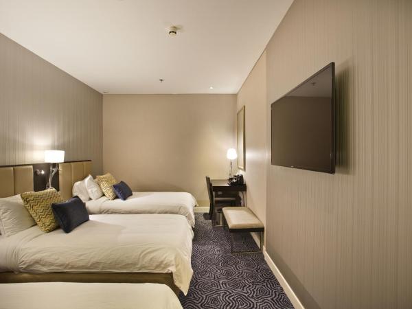 Ambassador Transit Hotel - Terminal 3 : photo 2 de la chambre chambre triple - forfait 12 heures