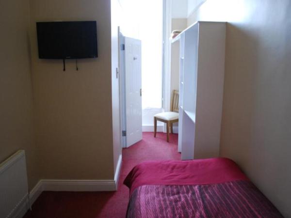 Parkway Guesthouse : photo 2 de la chambre chambre lits jumeaux avec salle de bains privative