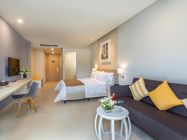 X10 Khaolak Resort : photo 2 de la chambre chambre triple de luxe - aile familiale