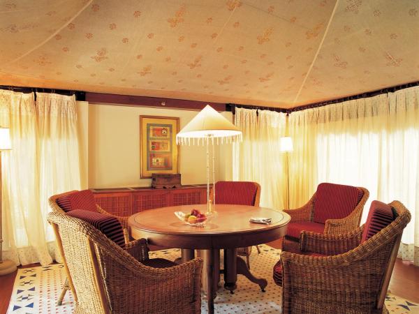 The Oberoi Rajvilas Jaipur : photo 5 de la chambre tente royale avec terrasse privée et transfert aéroport aller-retour