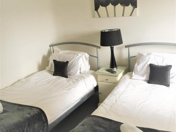 The Angerstein Hotel : photo 2 de la chambre chambre lits jumeaux avec salle de bains commune