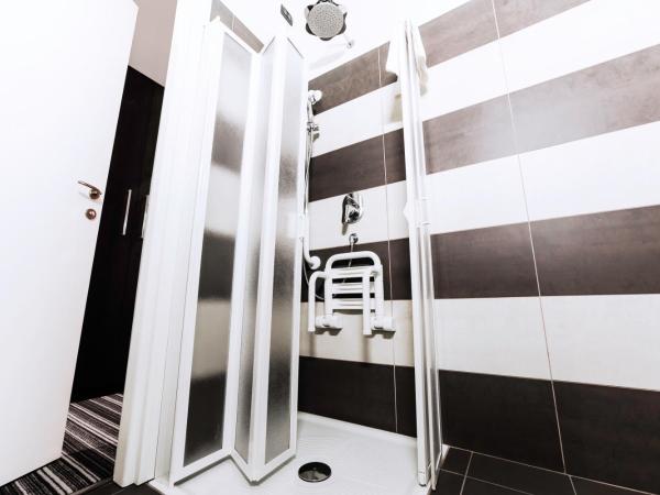 Hotel Principe Di Torino : photo 4 de la chambre chambre double ou lits jumeaux - accessible aux personnes à mobilité réduite