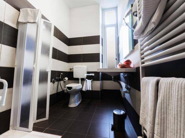 Hotel Principe Di Torino : photo 3 de la chambre chambre double ou lits jumeaux - accessible aux personnes à mobilité réduite