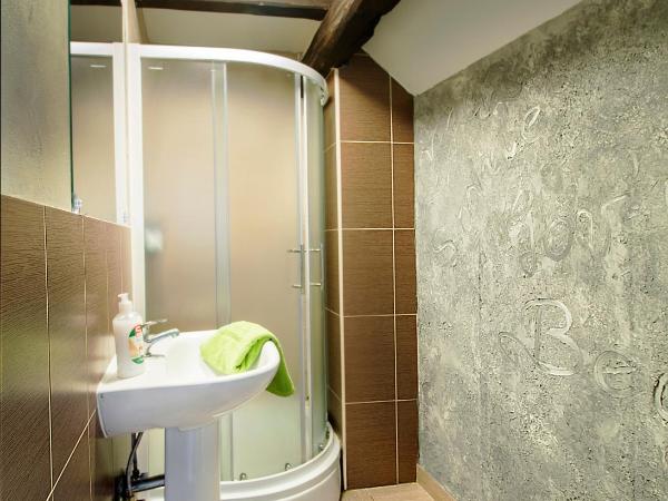 Hostel Centar : photo 7 de la chambre chambre triple avec salle de bains commune