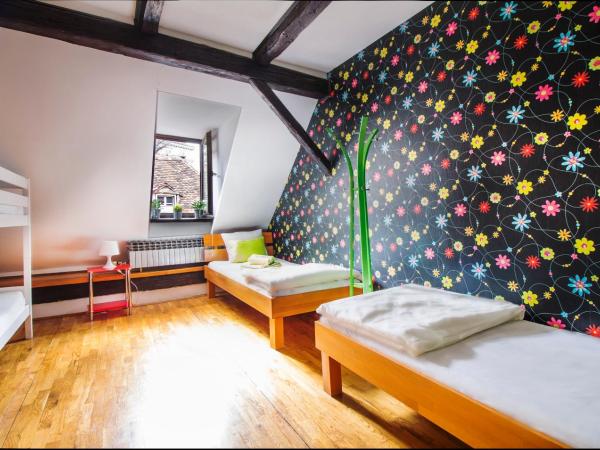 Hostel Centar : photo 3 de la chambre chambre lits jumeaux avec salle de bains commune