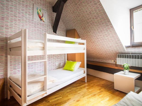 Hostel Centar : photo 6 de la chambre chambre lits jumeaux avec salle de bains commune